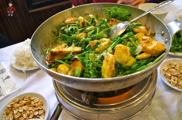Nếu bạn là tín đồ ẩm thực Hà Nội, chắc chắn không thể bỏ qua món chả cá phố Thái Hà